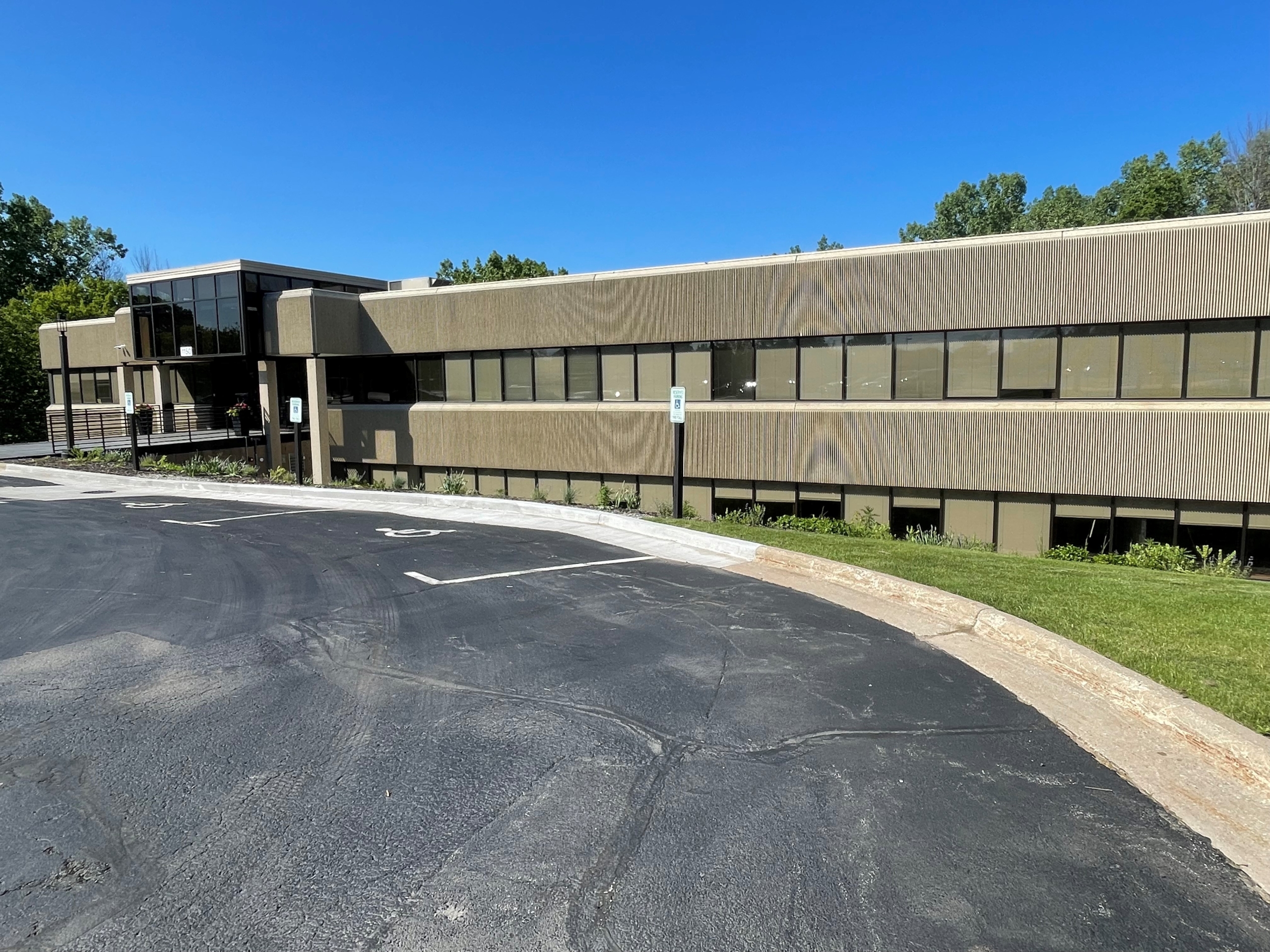 1150 Springhurst Dr, Green Bay, WI 54304